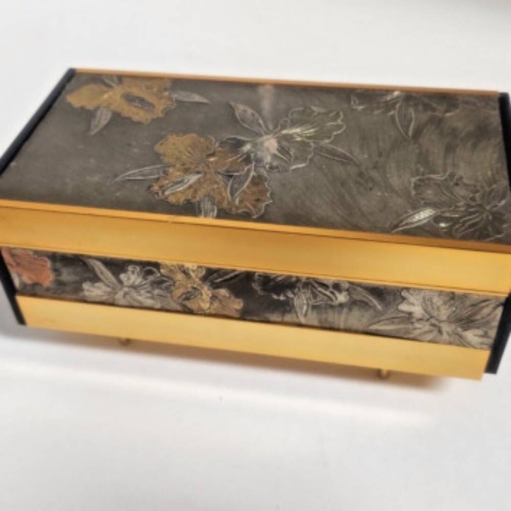 Vintage Lady Mate Trinket / Jewelry Music Box